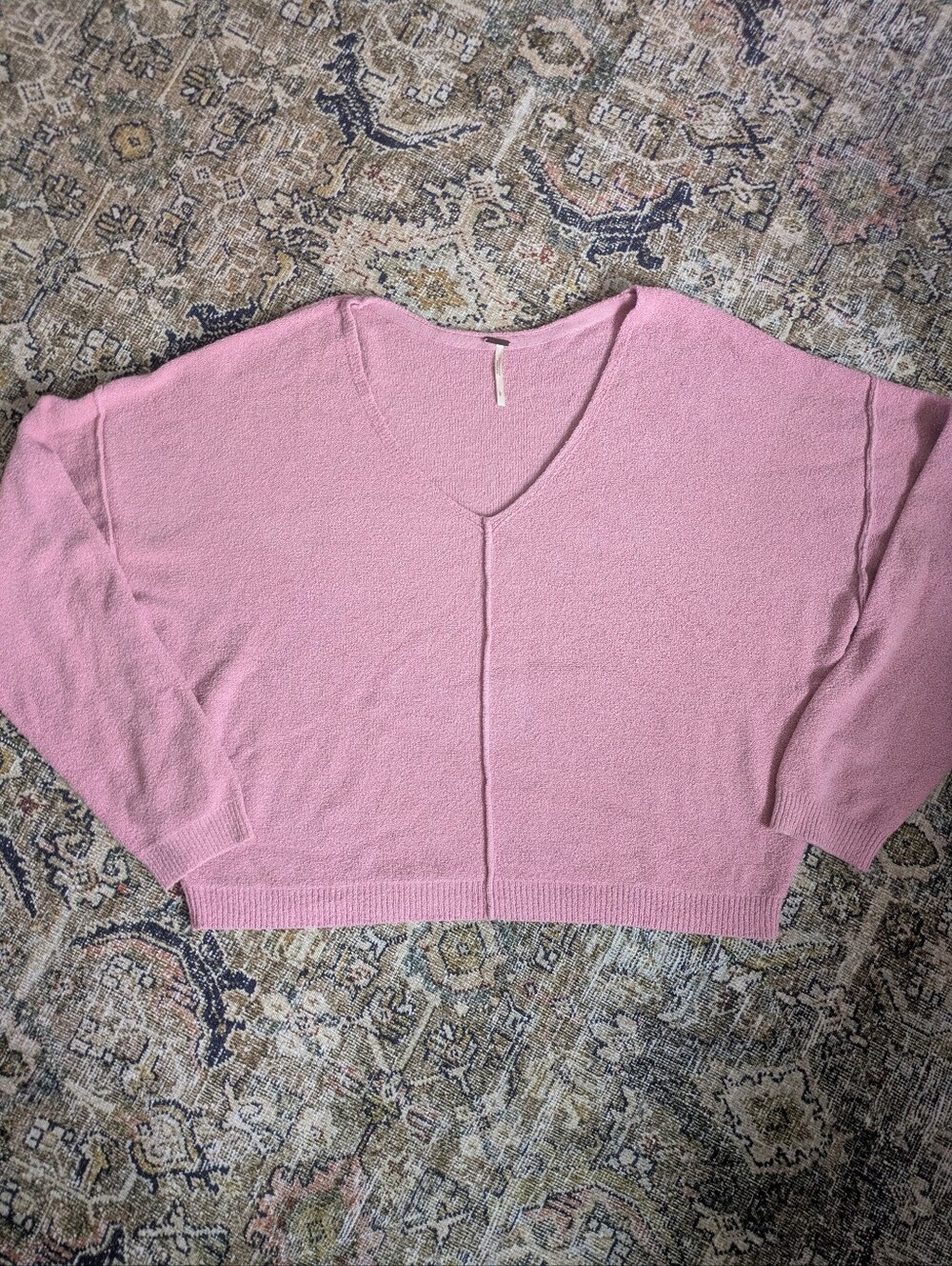 Free People Pink Oversized Knit V-Neck Sweater Cropped Slouchy Seam Size Large - Picture 2 of 5